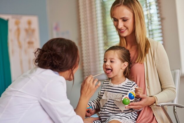 Parents walking into a pediatric urgent care center in Houston with their child.
